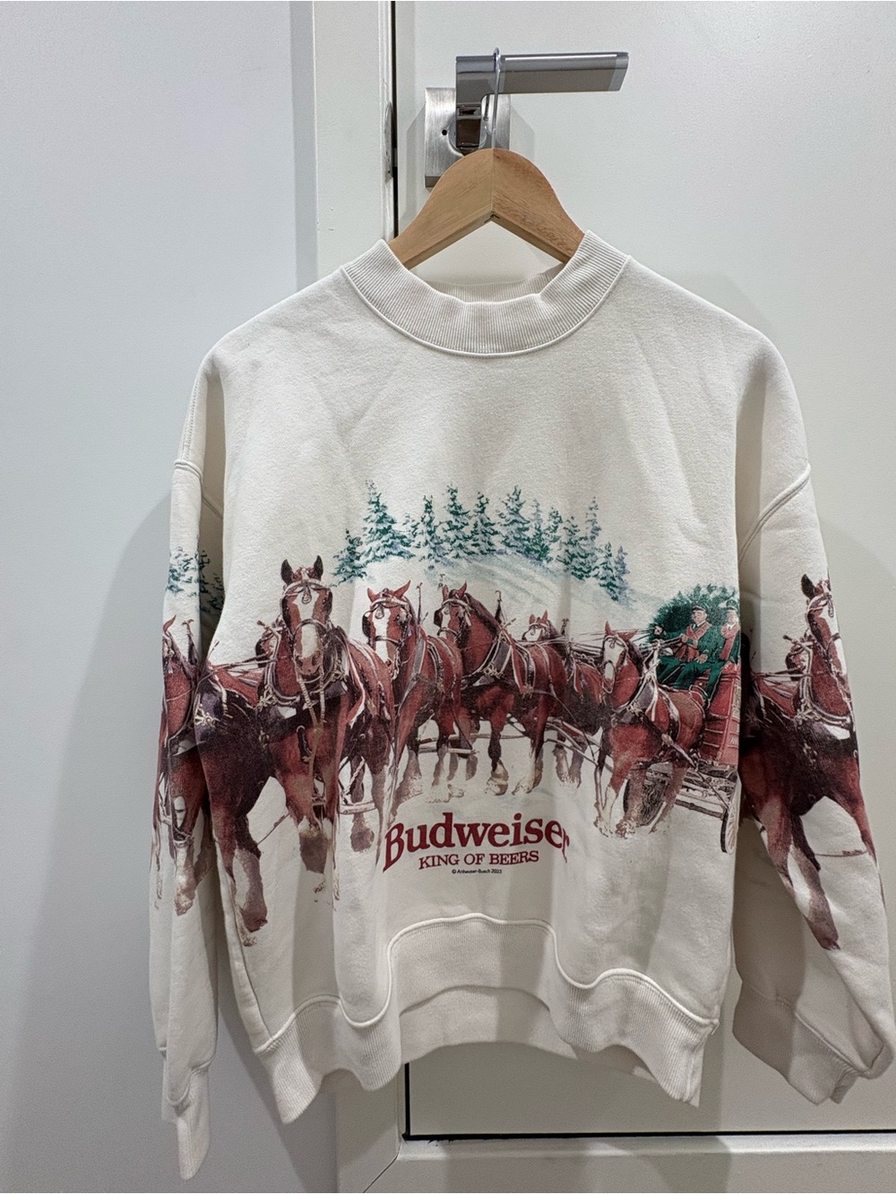 Abercrombie & Fitch Cream Graphic Crewneck with Horse Carriage Print - Picture 3 of 7